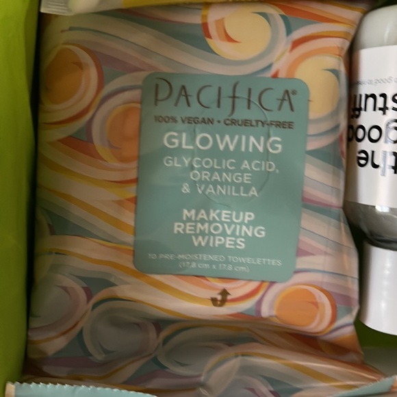 Target 🎯 Beauty Box NEW - Picture 6 of 11